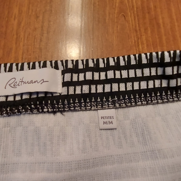 Classic Mini Skirt - - Picture 4 of 7